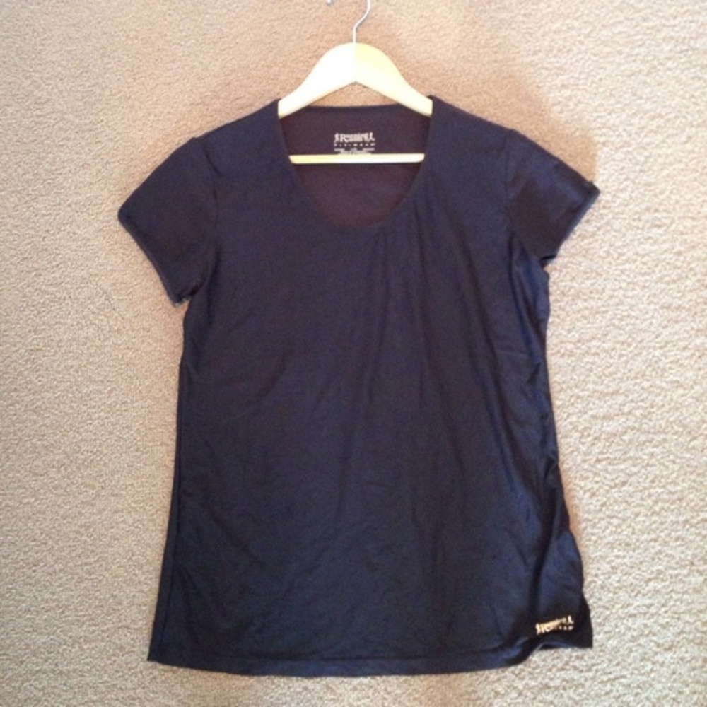 Running Room round neck short sleeve stretchy athletic lounge exercise t-shirt